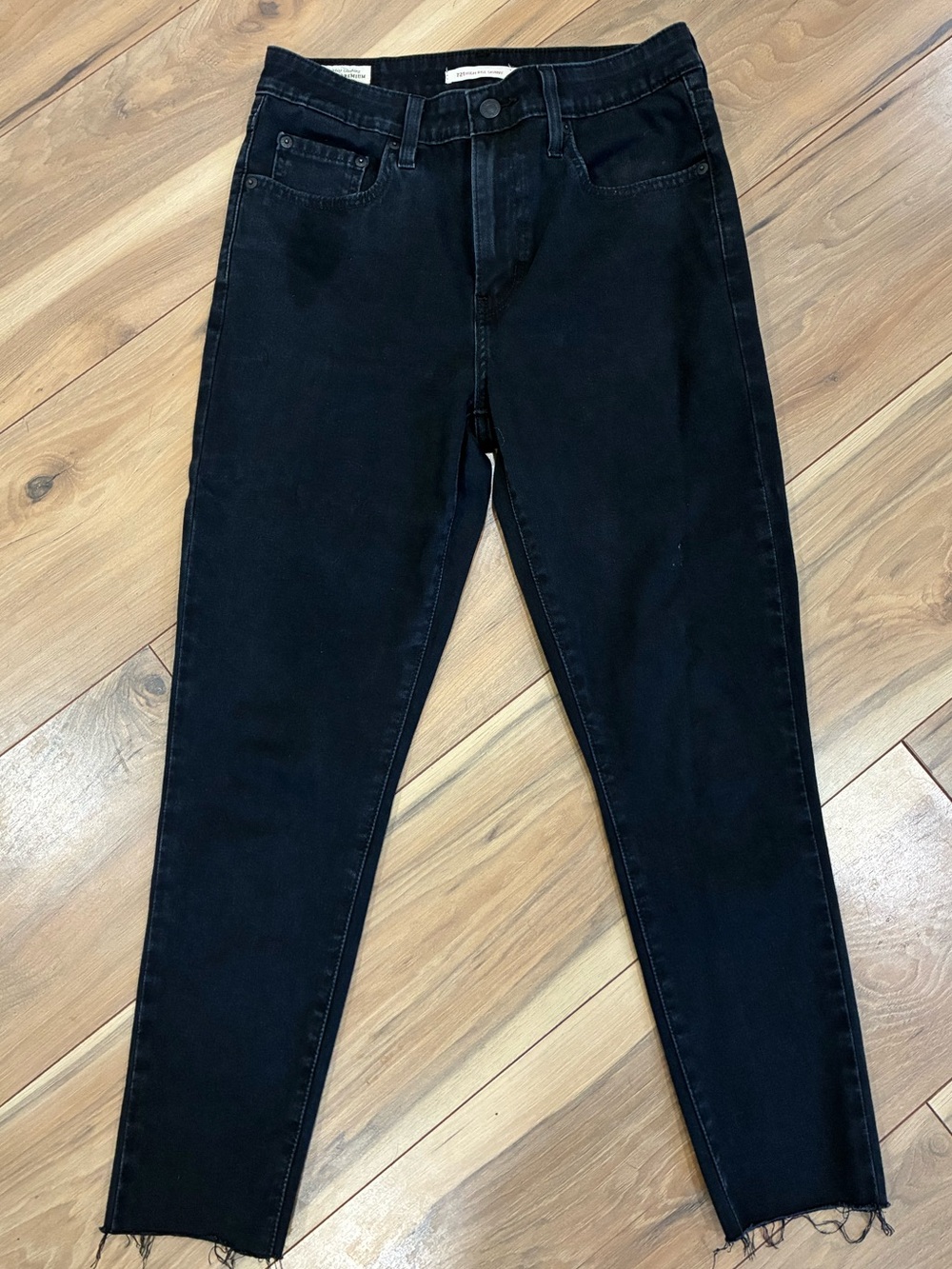 Levi’s 721 High Rise Skinny Jeans Black Raw Hem Women’s Size 29